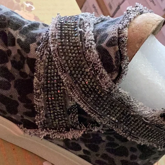 Very G Flora gray leopard - Picture 3 of 3